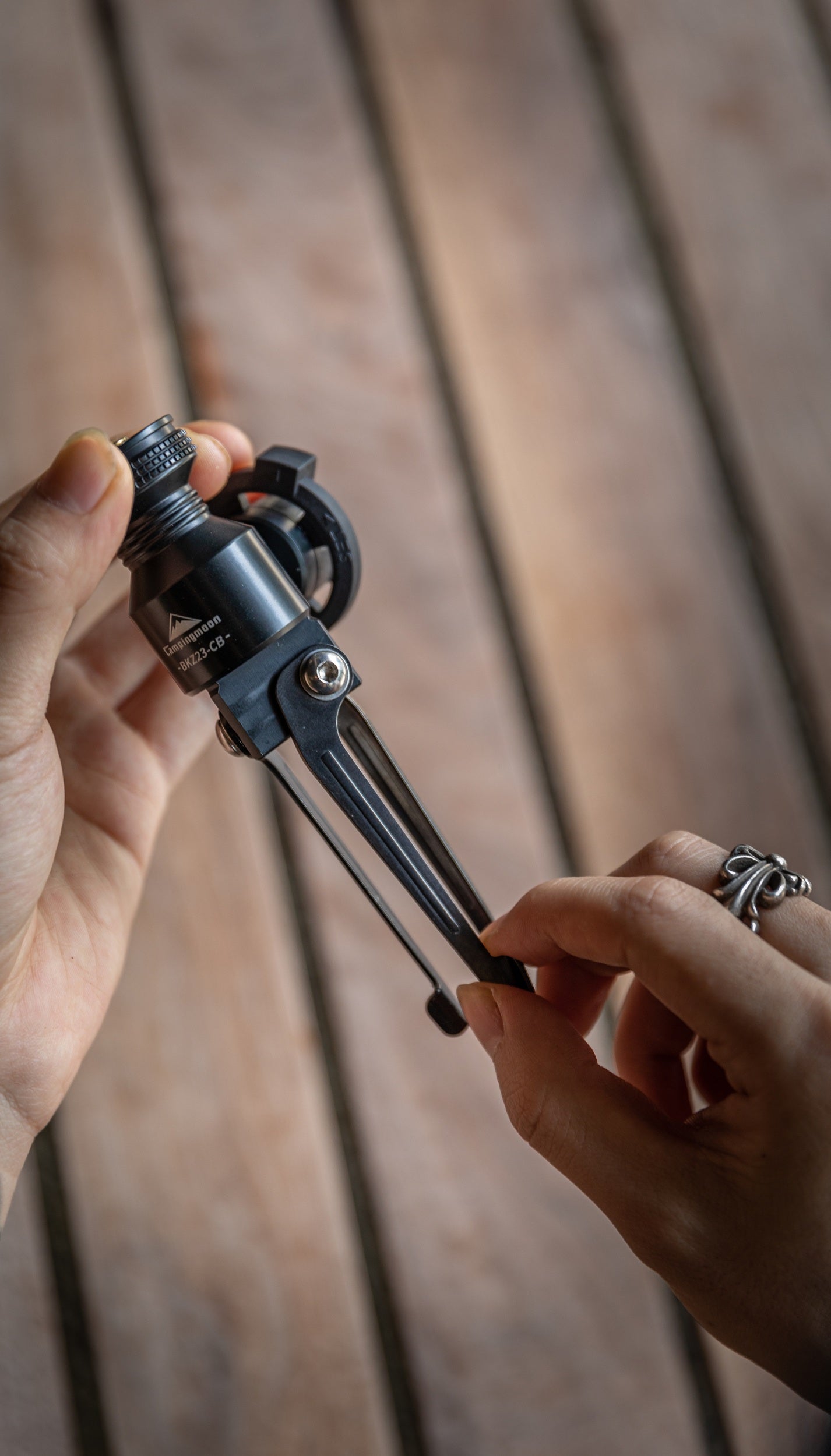 CB缶スタンド型ガス変換アダプター ブラック BKZ23-CB